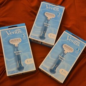 VENUS Smooth Razor with Blue Handle